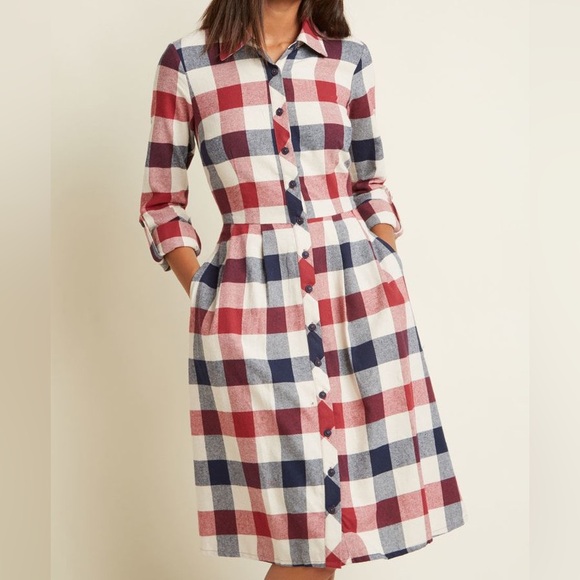 ModCloth Plaid Shirt Dress Medium | Button Front Fit & Flare Pockets Red Blue - Picture 2 of 10